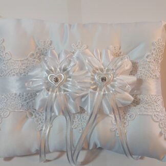 כרית לטבעות יפיפיה עם קופסאות לטבעות