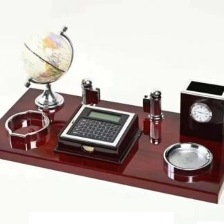 סט משרדי עץ גדול עם שעון וגלובוס