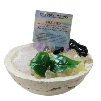 מזרקת מים עם אבני קריסטל לרוגע ושלווה,