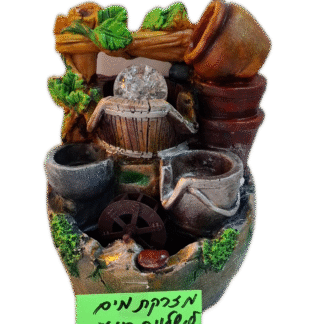 מזרקת מים עם תאורה